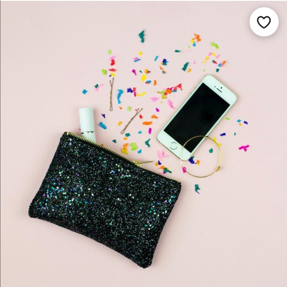 🔺2/$20🔺Sparkle  & Shine bag + earrings - Picture 3 of 3